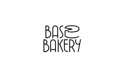 مكتوبة باللغة الاخليزية بخط مميز BASE BAKERY